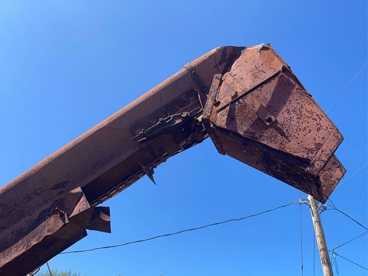 dearborn-1-row-corn-picker-image-28