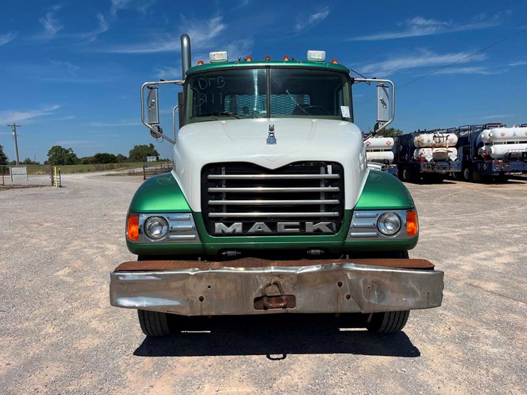 2007-mack-cv713-winch-truck-image-2