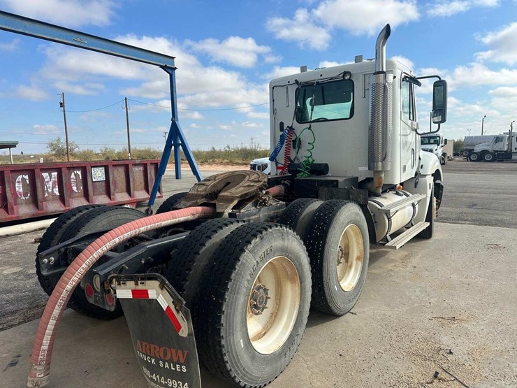 2007-freightliner-columbia-120-image-2