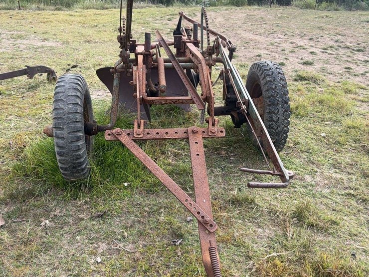 case-centennial-2-bottom-plow-image-8