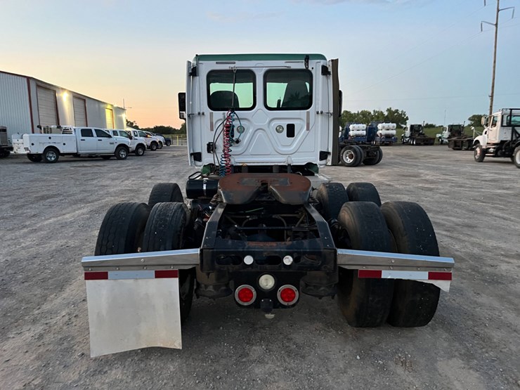 2016-freightliner-cascadia-(inoperable)-image-6