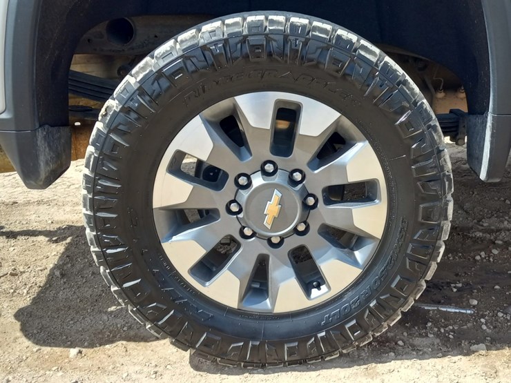 2021-chevrolet-silverado-2500hd-image-13