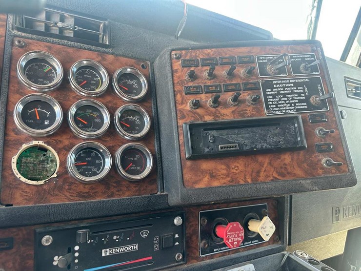 2000-kenworth-w900-image-10