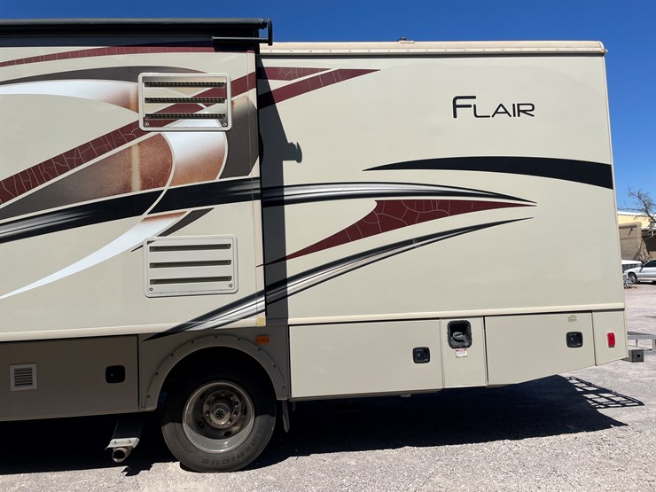 #401-•-2017-fleetwood-flair-ford-(has-nm-title)-image-5