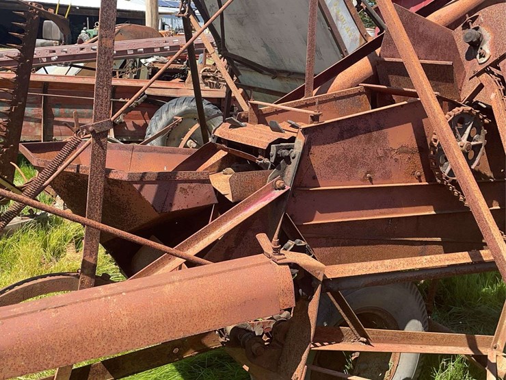 dearborn-1-row-corn-picker-image-14