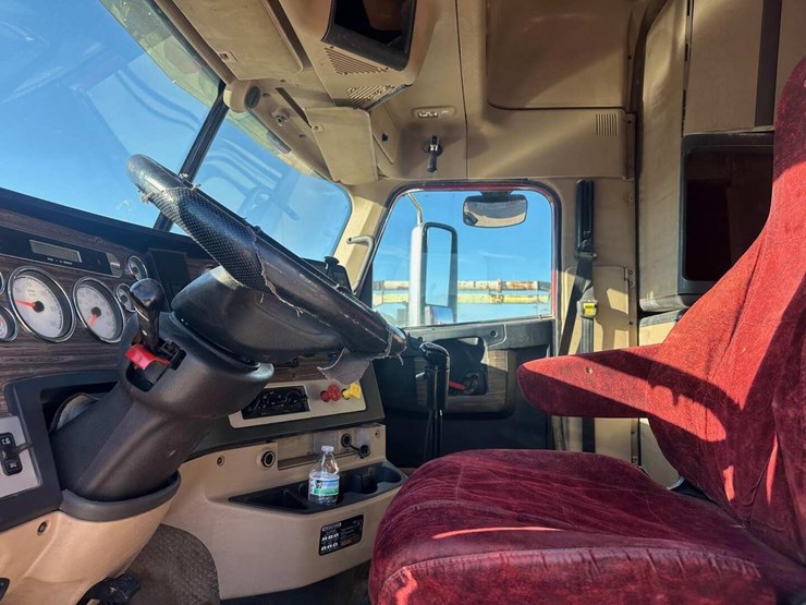 2012-freightliner-coronado-122-image-9