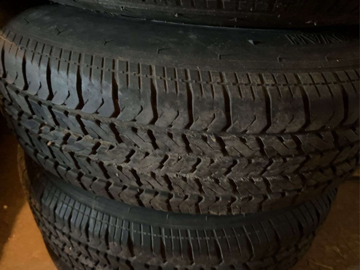 (4)-truck-tires-image-7