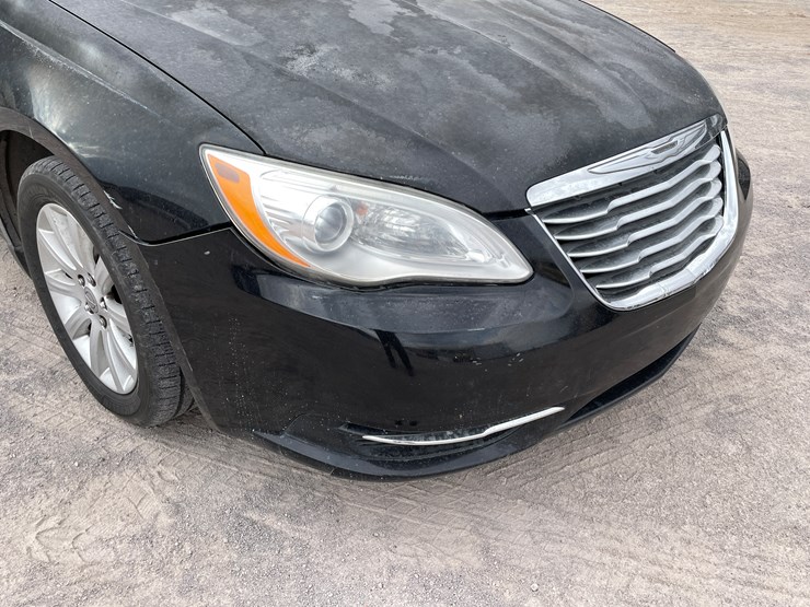 #511-•-2014-chrysler-200-(has-az-title)-image-15