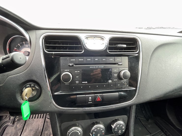 #511-•-2014-chrysler-200-(has-az-title)-image-59