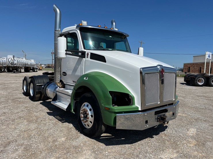 2018-kenworth-t880-image-3