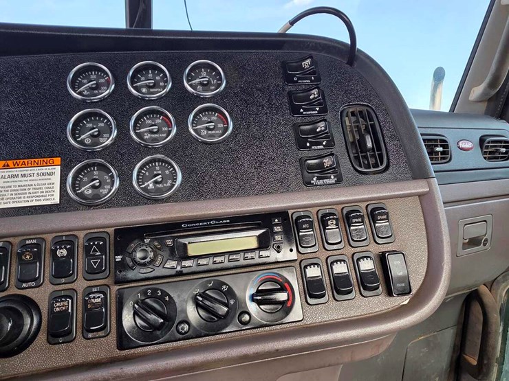 2012-peterbilt-388-image-11
