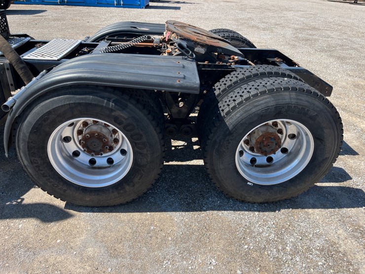 2018-kenworth-t800-image-15