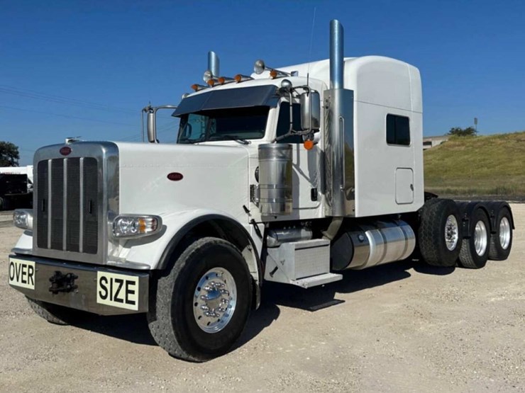 2021-peterbilt-389-image-1
