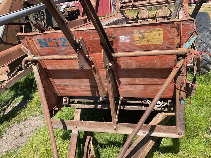 new-idea-manure-spreader-image-10