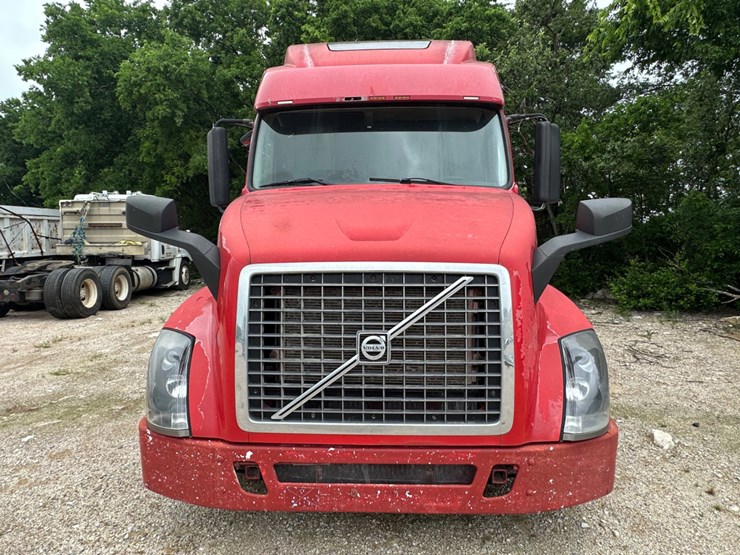 2006-volvo-vnl-image-2