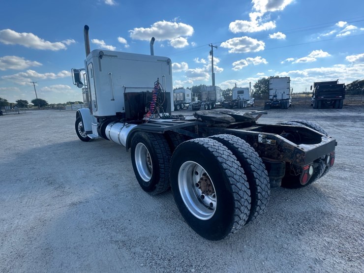 2016-peterbilt-367-image-7