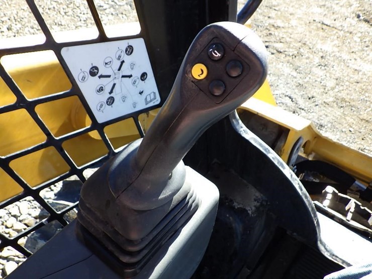 2023-caterpillar-242d3-image-22