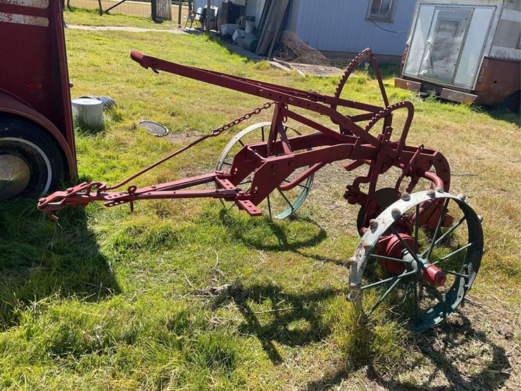 oliver-1-bottom-plow-image-2