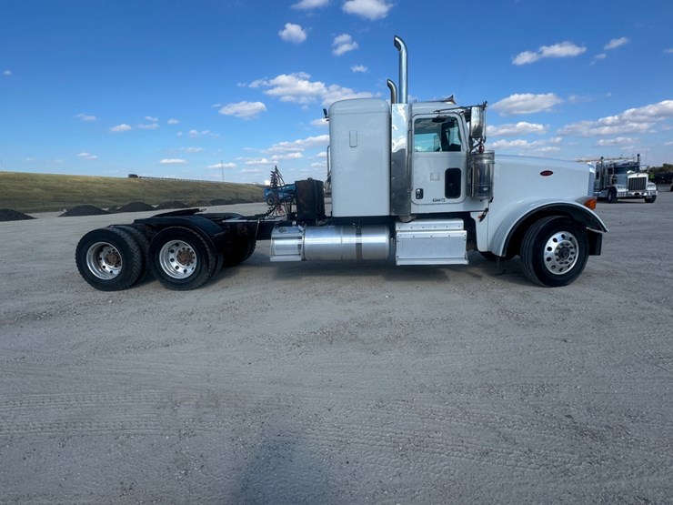 2016-peterbilt-367-image-4