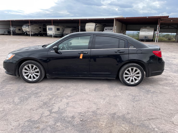 #511-•-2014-chrysler-200-(has-az-title)-image-8