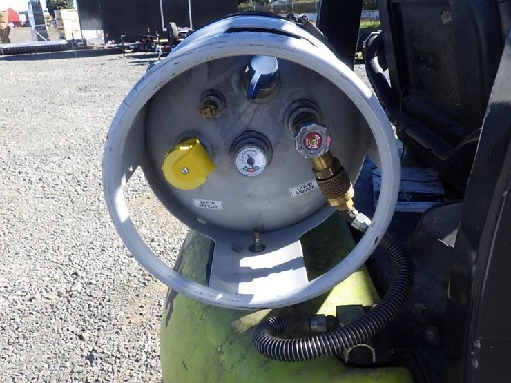 clark-cmp15-forklift-image-11