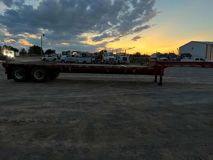1981-aztec-skinny-neck-31-foot-flatbed-image-4