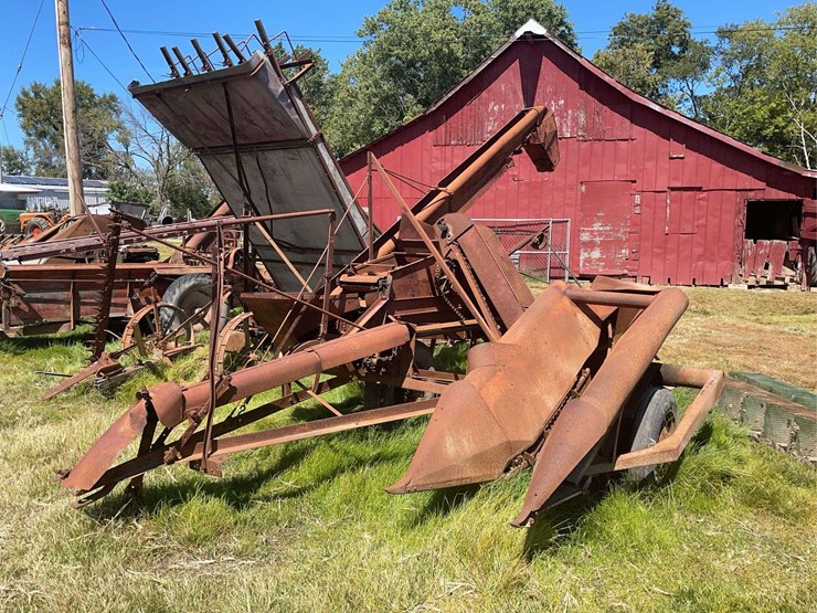 dearborn-1-row-corn-picker-image-1
