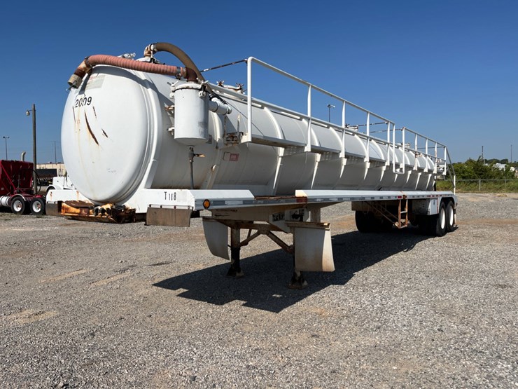 2012-gallegos-130-bbl-steel-vacuum-trailer-image-1