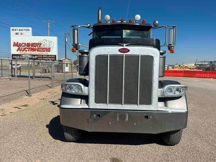 2011-peterbilt-388-image-2
