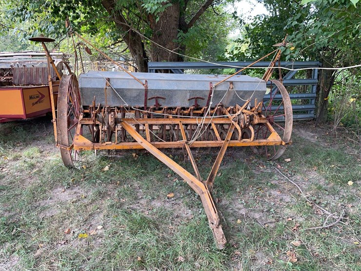 minneapolis-moline-8ft-grain-drill-image-2
