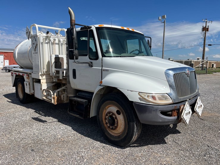 2010-international-durastar-4300-image-3