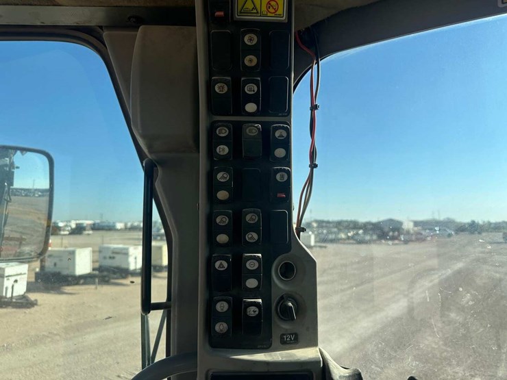 2009-caterpillar-140m-image-12