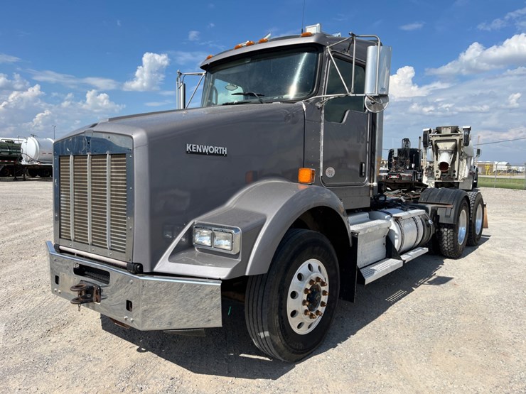 2018-kenworth-t800-image-1