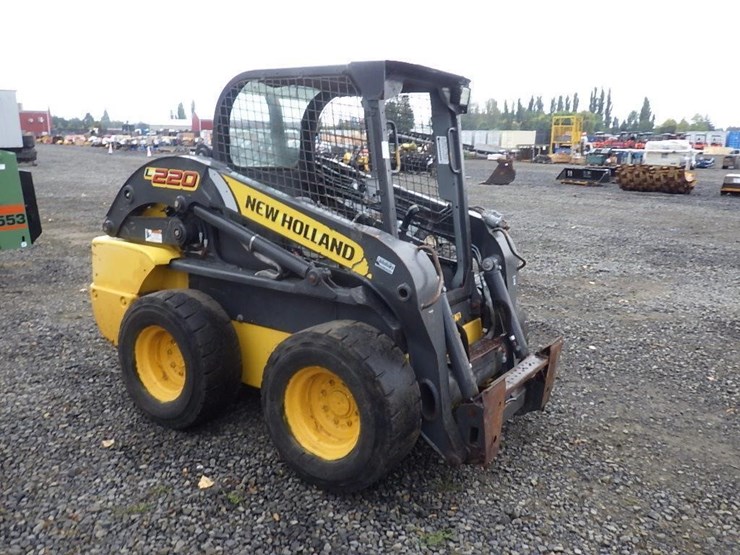 2013-new-holland-l220-image-2