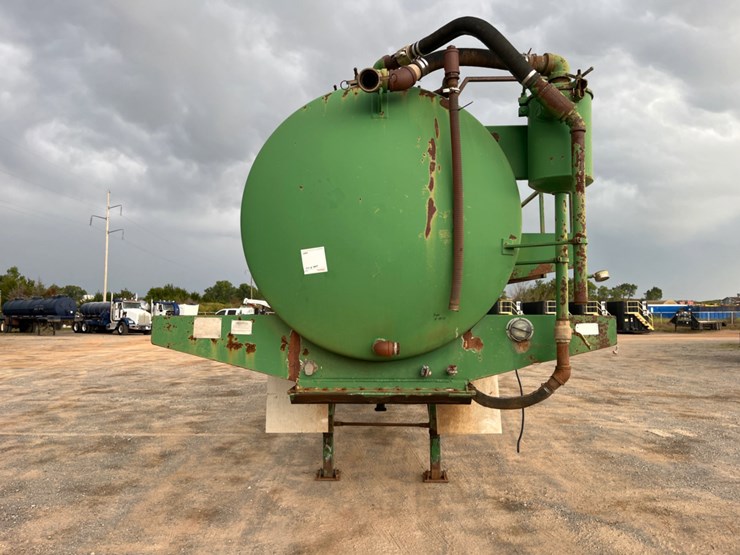 2012-chandler-130-bbl-steel-vacuum-trailer-image-2