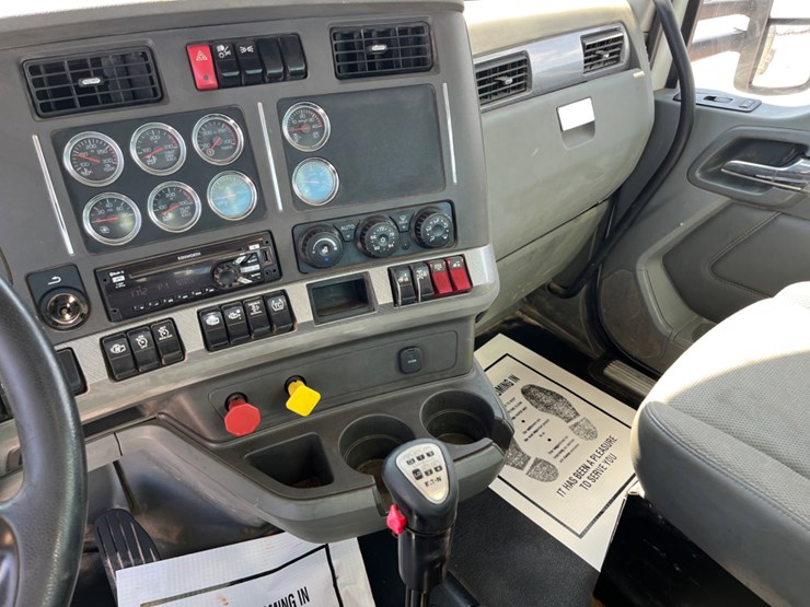 2018-kenworth-t880-image-11