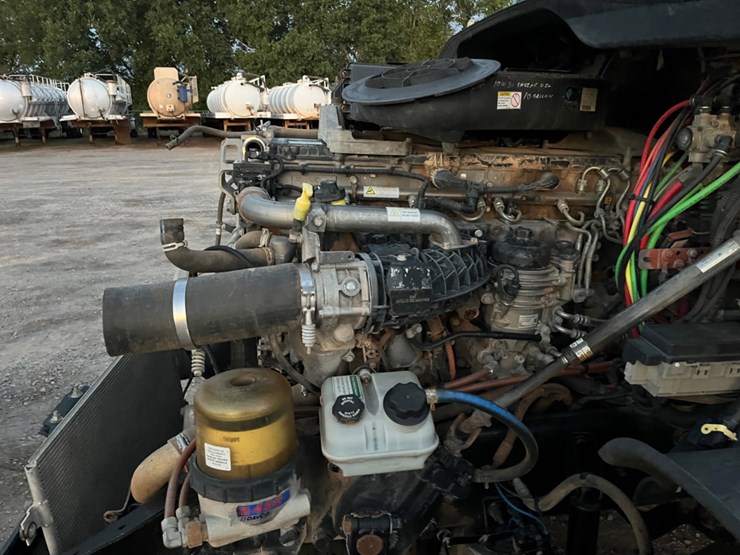 2016-freightliner-cascadia-(inoperable)-image-11