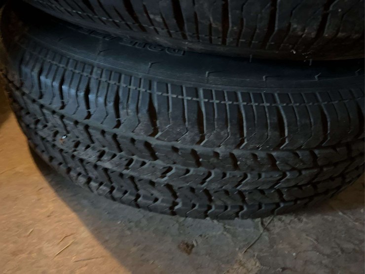 (4)-truck-tires-image-8