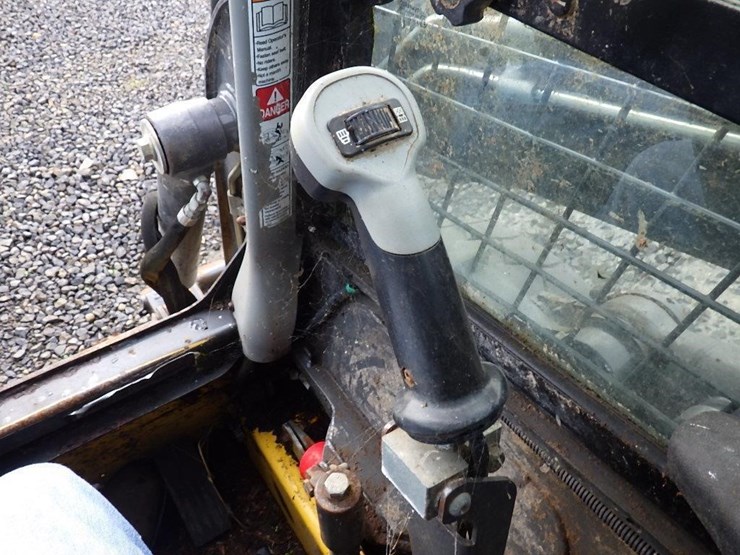 new-holland-l218-image-25