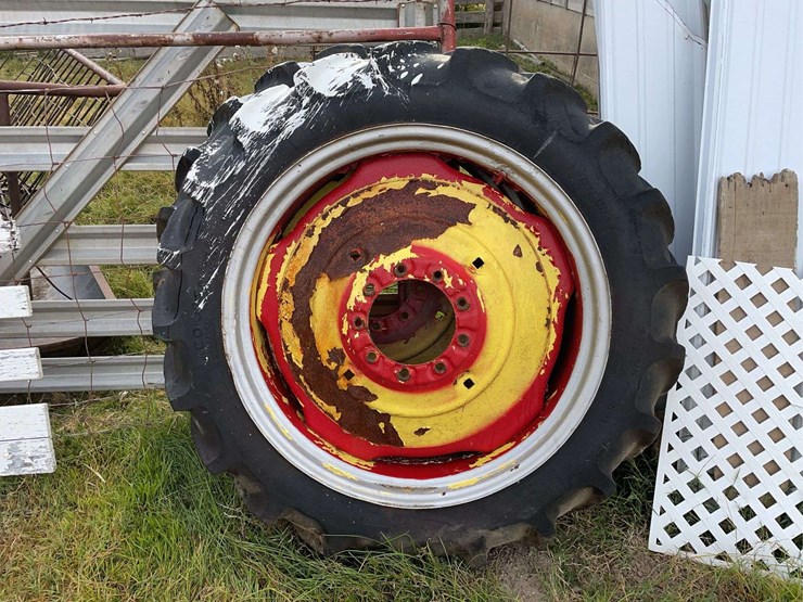 (2)-rear-tires-and-rims-image-1