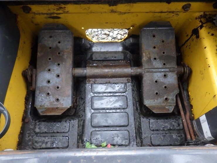 2013-new-holland-l220-image-24