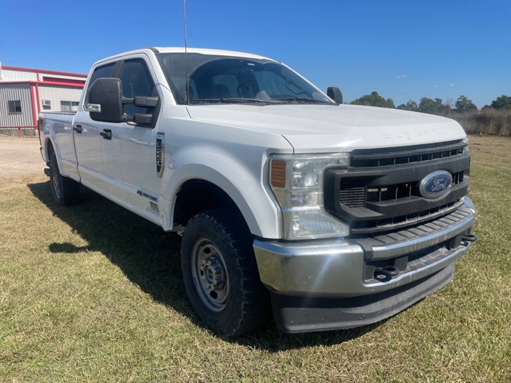 2022-ford-f250-xl-image-3
