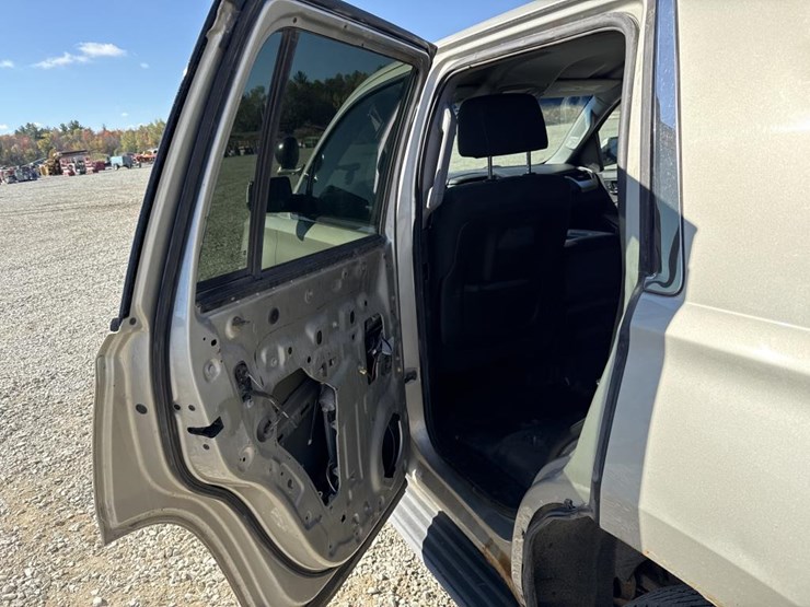 2015-chevrolet-tahoe-image-36