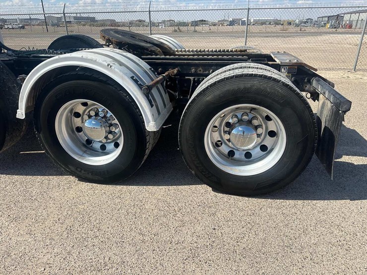 2022-kenworth-w900-image-6