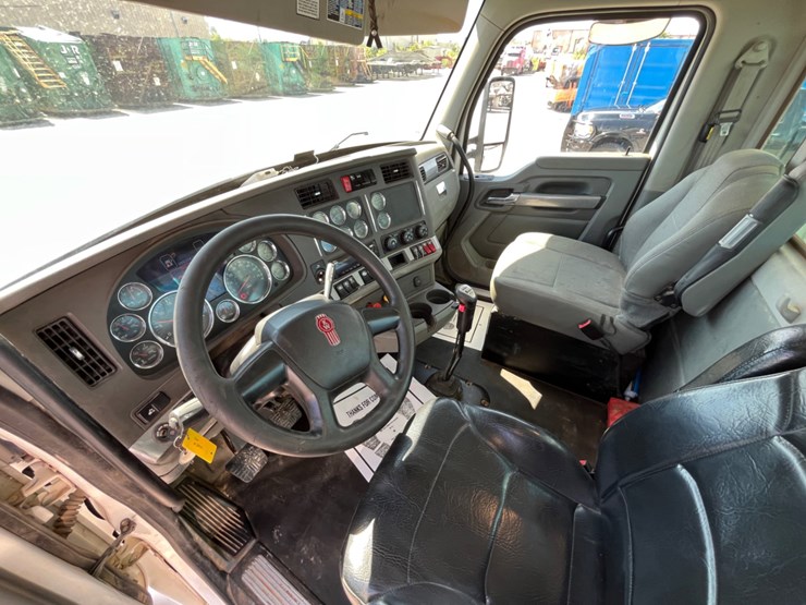 2018-kenworth-t880-image-10