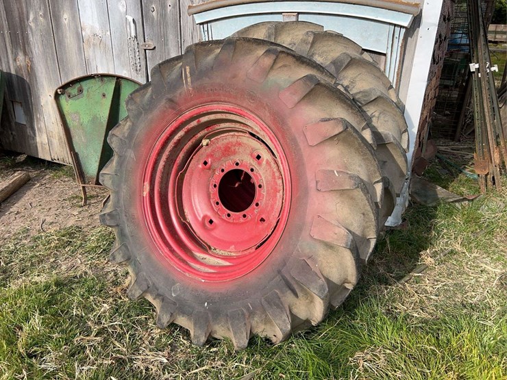 (2)-rear-tires-and-rims-image-1