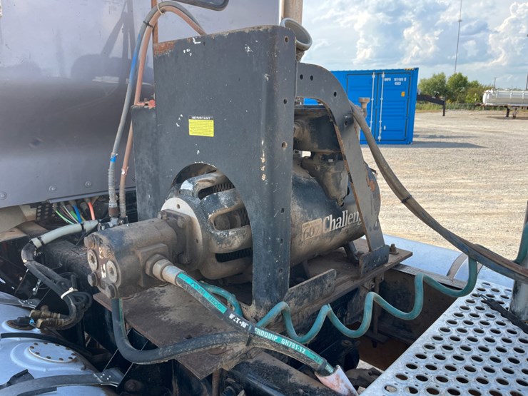 2018-kenworth-t800-image-17