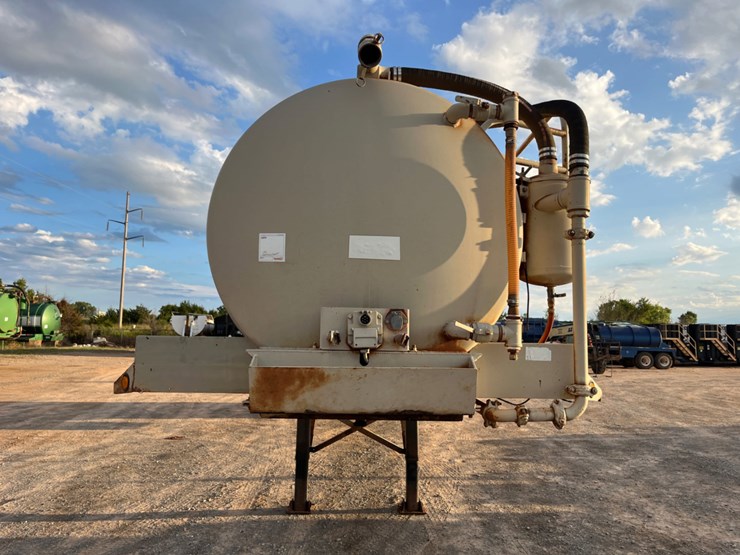 2006-v.e.-enterprises-130-bbl-steel-vacuum-trailer-image-2