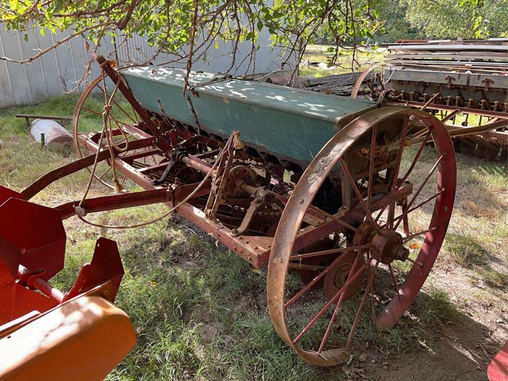 oliver-8ft-grain-drill-image-1