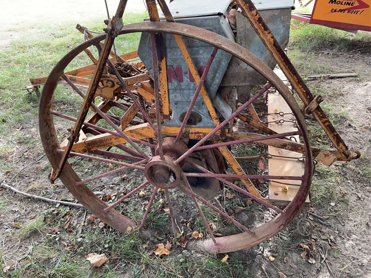 minneapolis-moline-8ft-grain-drill-image-4